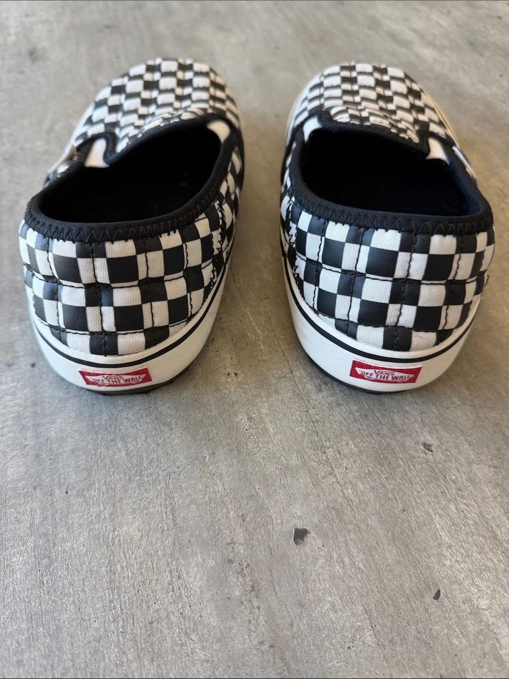 Vans collar worn see